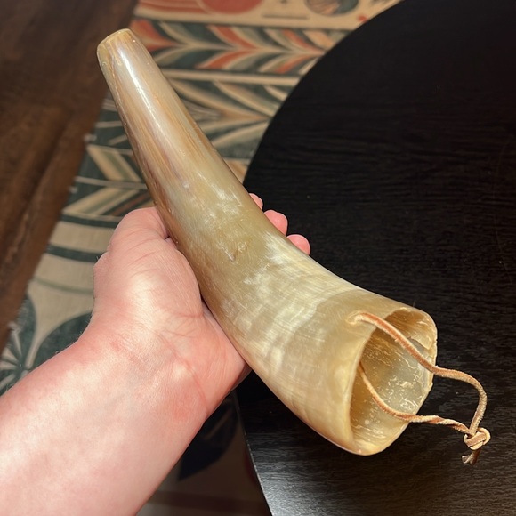 Vintage Bull Horn Powder Horn Decor - Picture 4 of 7